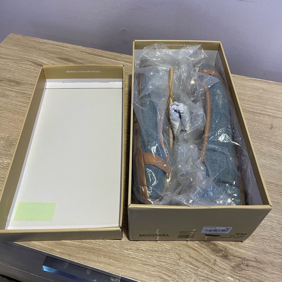 Michael Kors Fulton mock denim, size 8 - Picture 5 of 5